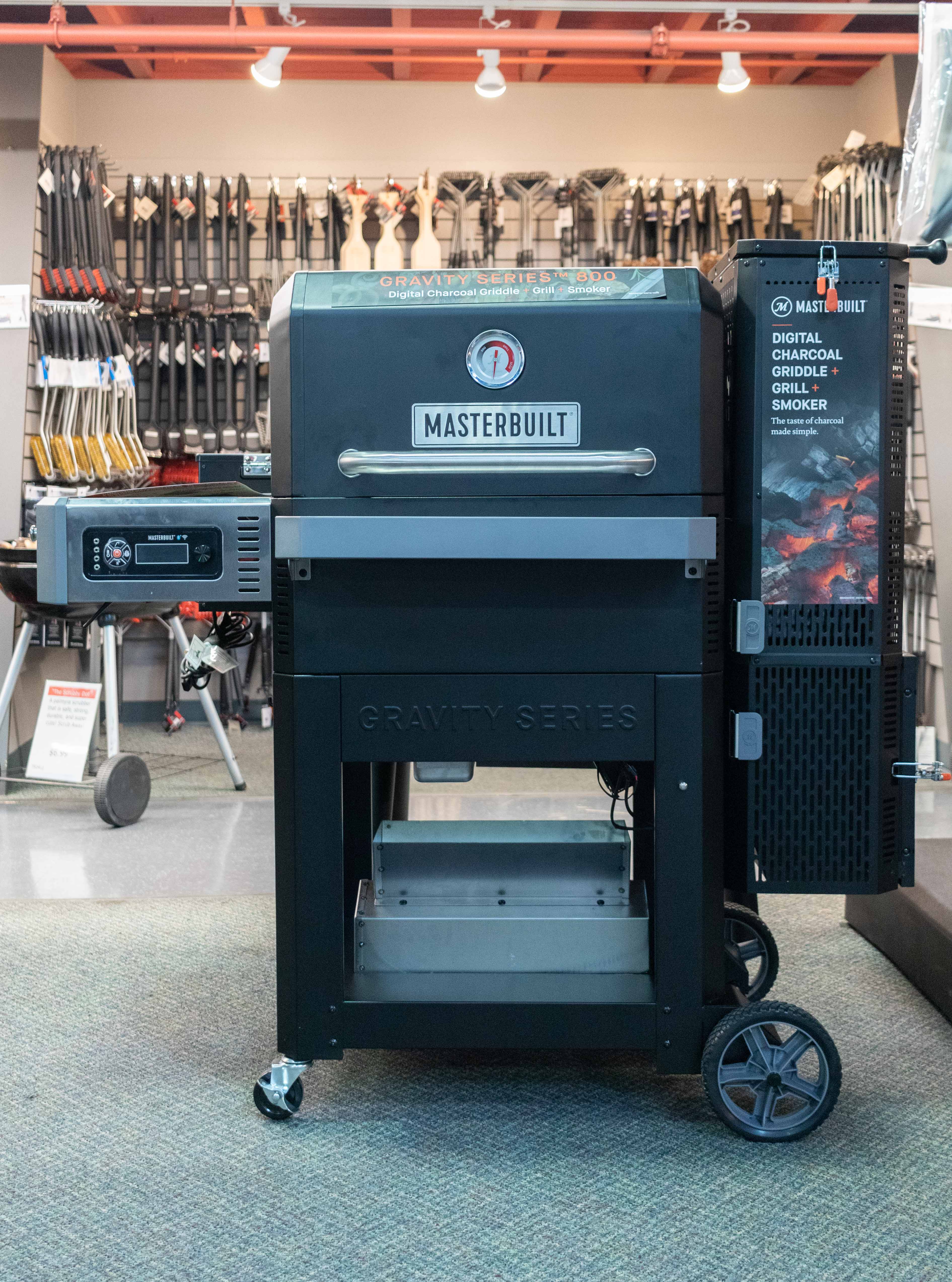 Masterbuilt Gravity Series 800 Digital Charcoal Grill & Smoker - Image 10