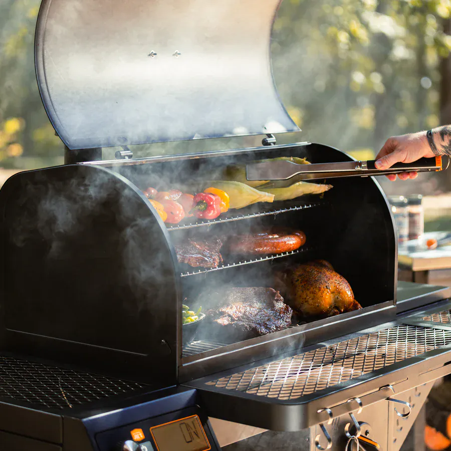Oklahoma Joe's Tahoma 1200A DLX Auto-Feed Charcoal Grill - Image 7