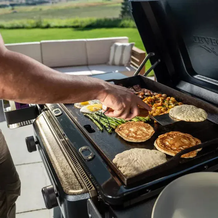 Traeger Flatrock 2 Zone Griddle - Image 4