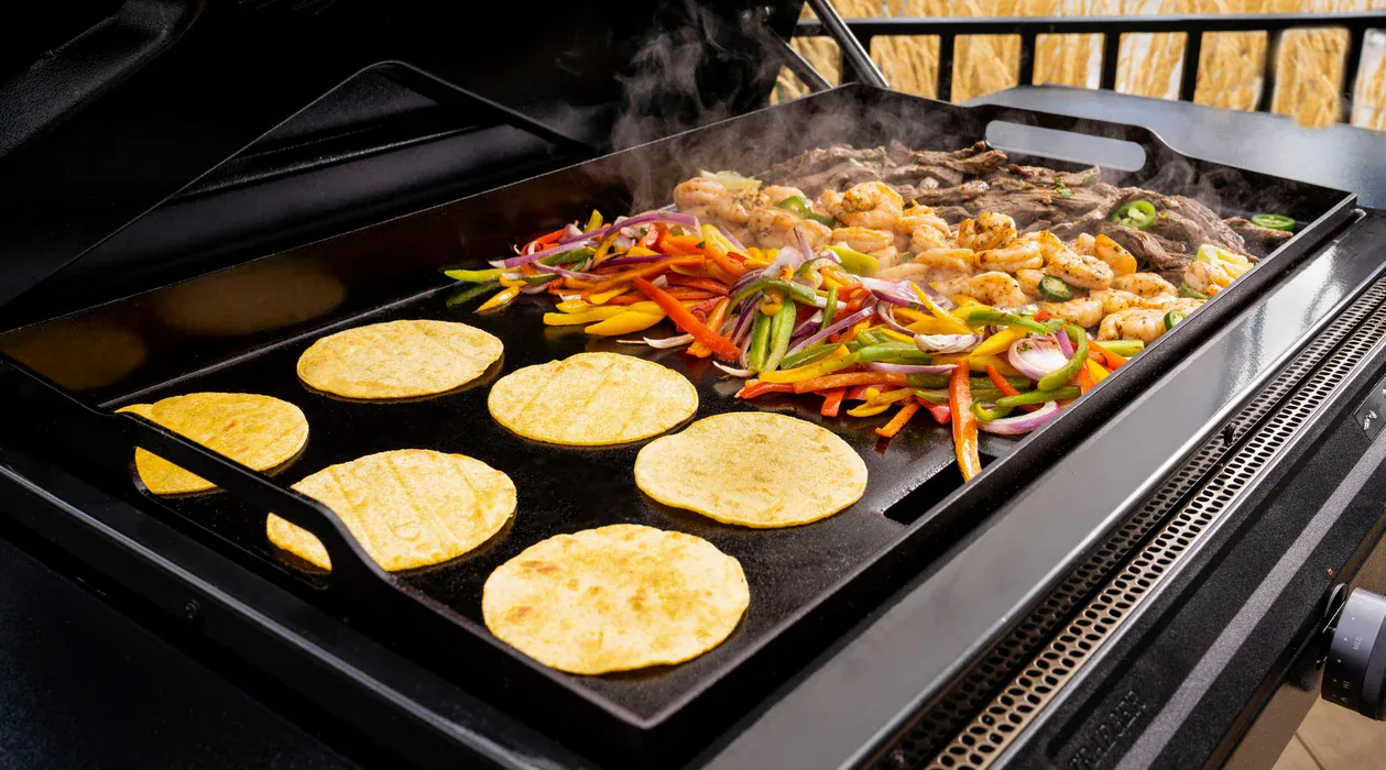 Traeger Flatrock 3 Zone Griddle - Image 6